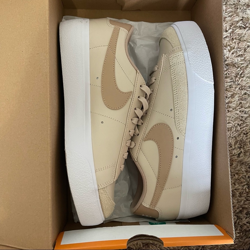 NIKE Blazer Low Platform